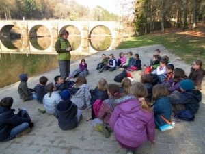 Sabine Freson Guide-nature avec groupe d'enfants Sabine Freson guide-nature avec des groupes d'enfants