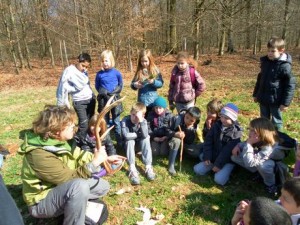 Sabine avec classe verte Sabine Freson guide-nature avec des classes-vertes